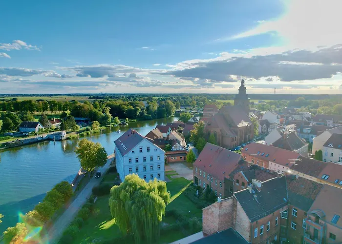 Апартаменты Bilderbuchcafe - Ferien No 5 - Markt 7 Хафельберг