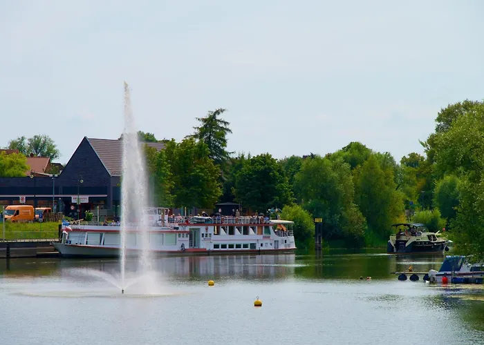 Bilderbuchcafe - Ferien No 5 - Markt 7 * Хафельберг