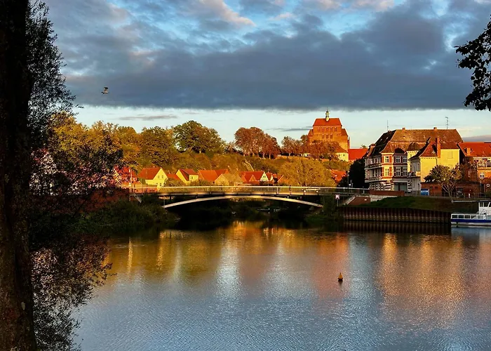 Bilderbuchcafe - Ferien No 5 - Markt 7 Апартаменты Хафельберг